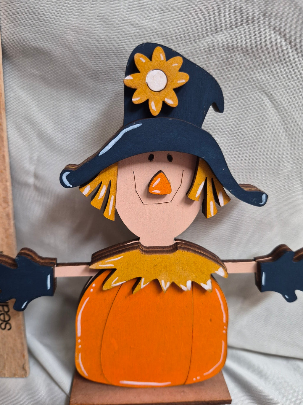 PUMPKIN SCARECROW